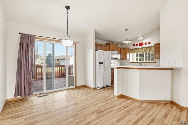 2143 OLD FARM CT, Rapid City, SD 57703