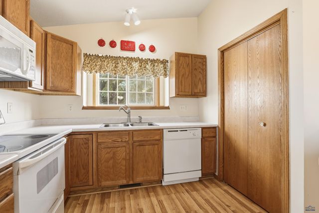 2143 OLD FARM CT, Rapid City, SD 57703