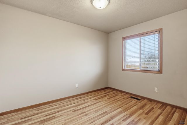 2143 OLD FARM CT, Rapid City, SD 57703