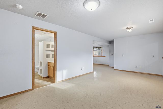 2143 OLD FARM CT, Rapid City, SD 57703