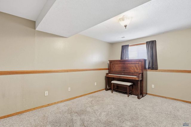 2143 OLD FARM CT, Rapid City, SD 57703