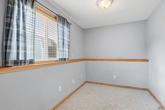 2143 OLD FARM CT, Rapid City, SD 57703