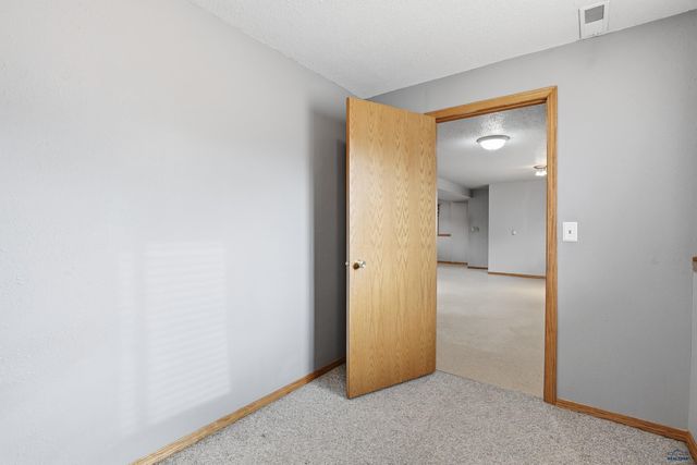 2143 OLD FARM CT, Rapid City, SD 57703