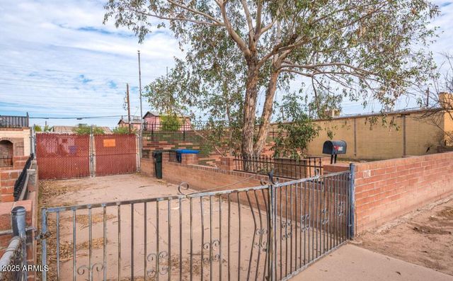 1714 W HADLEY Street 21, Phoenix, AZ 85007
