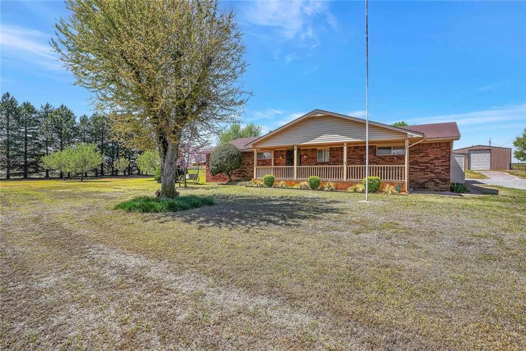 2108 S 28th Street, Clinton, OK 73601