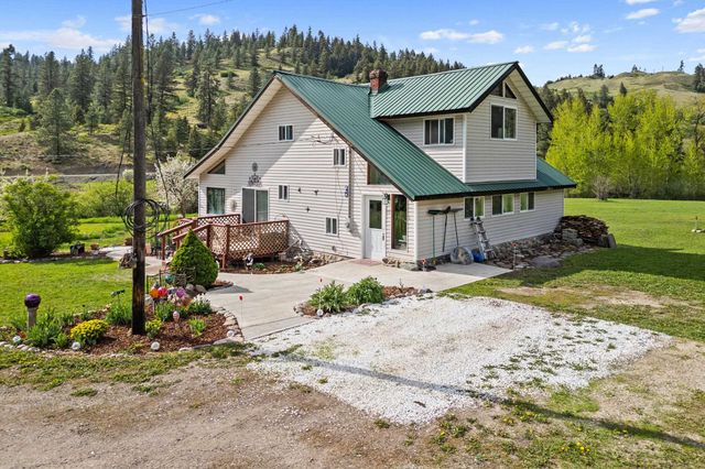 3063 Hungry Hill Rd, Kettle Falls, WA 99141