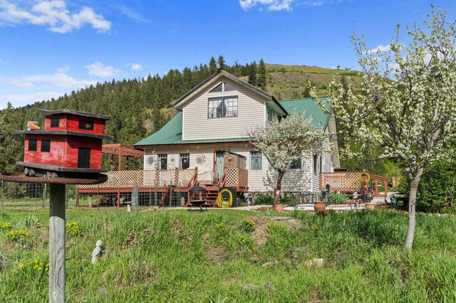 3063 Hungry Hill Rd, Kettle Falls, WA 99141