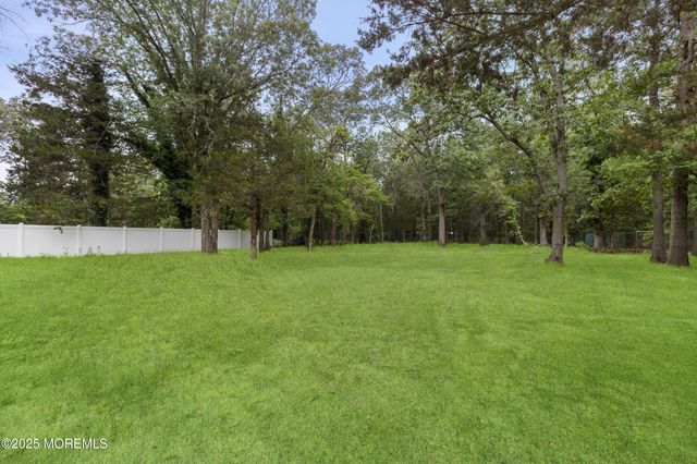 741 Lakehurst Avenue, Jackson, NJ 08527