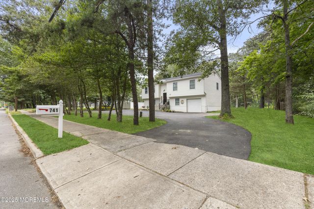 741 Lakehurst Avenue, Jackson, NJ 08527
