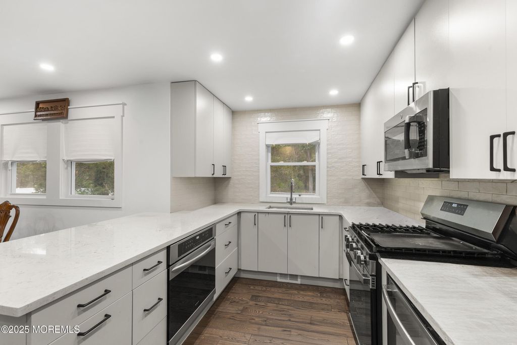 741 Lakehurst Avenue, Jackson, NJ 08527