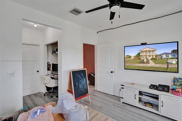 1129 10th St, West Palm Beach, FL 33401