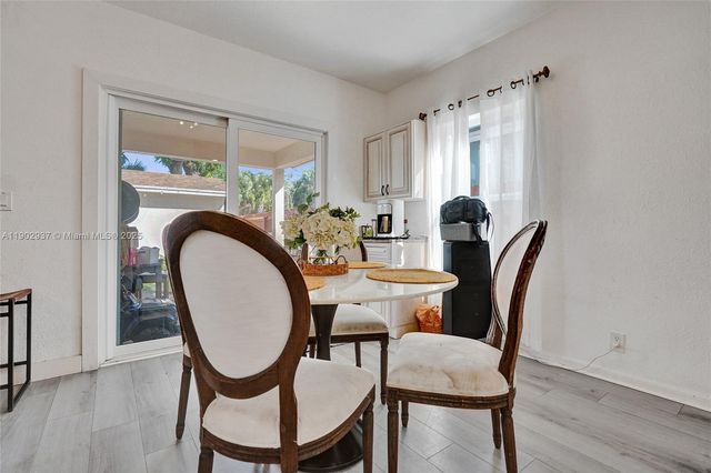 1129 10th St, West Palm Beach, FL 33401