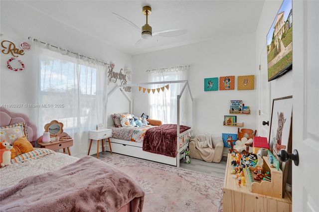 1129 10th St, West Palm Beach, FL 33401