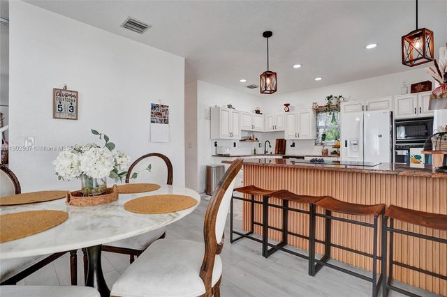 1129 10th St, West Palm Beach, FL 33401