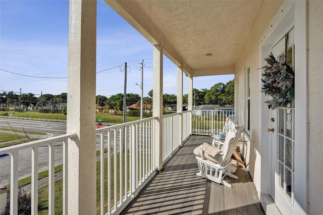 1129 10th St, West Palm Beach, FL 33401