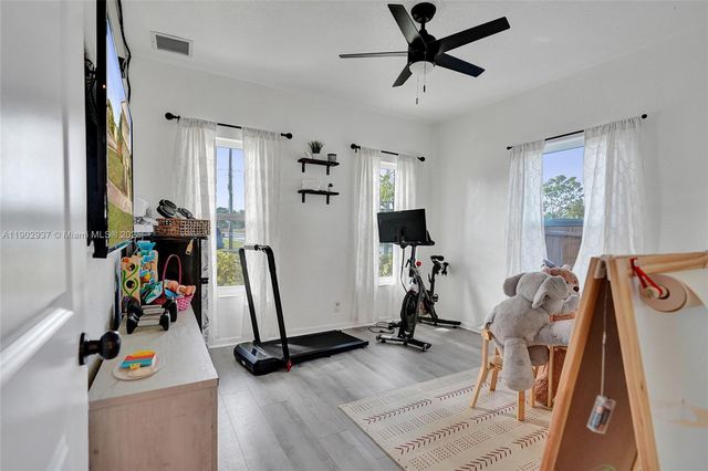 1129 10th St, West Palm Beach, FL 33401