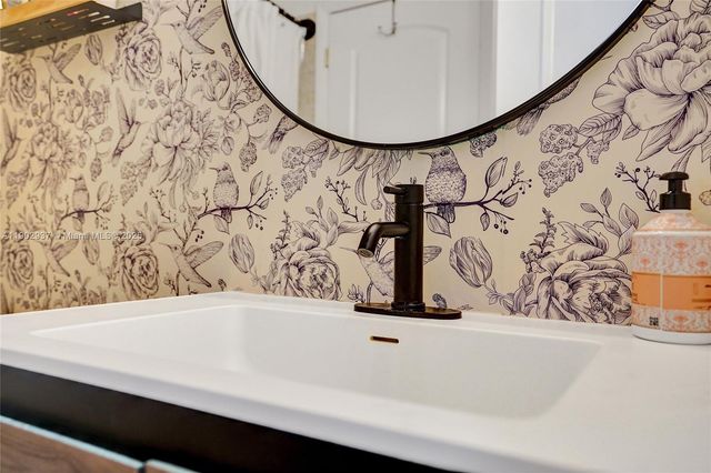 1129 10th St, West Palm Beach, FL 33401