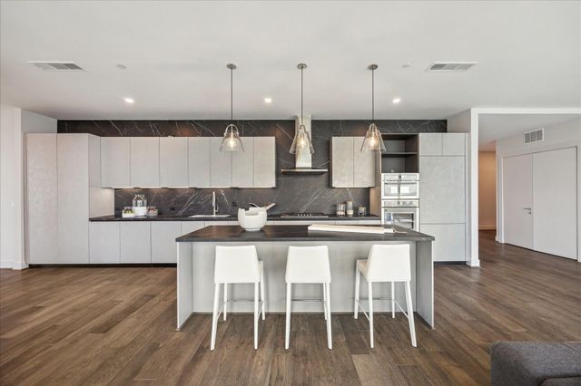 1711 Allen Parkway 1805, Houston, TX 77019
