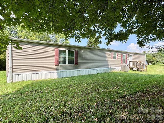 72 S Greenleaf Road, Hendersonville, NC 28739