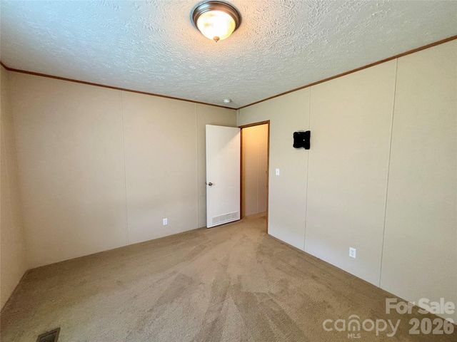 72 S Greenleaf Road, Hendersonville, NC 28739