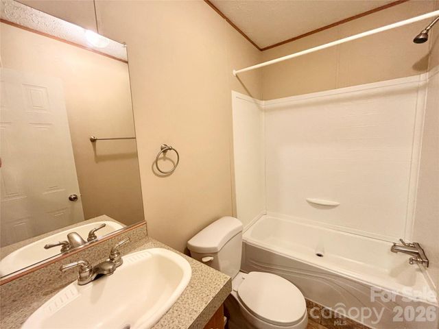72 S Greenleaf Road, Hendersonville, NC 28739