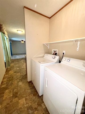 72 S Greenleaf Road, Hendersonville, NC 28739