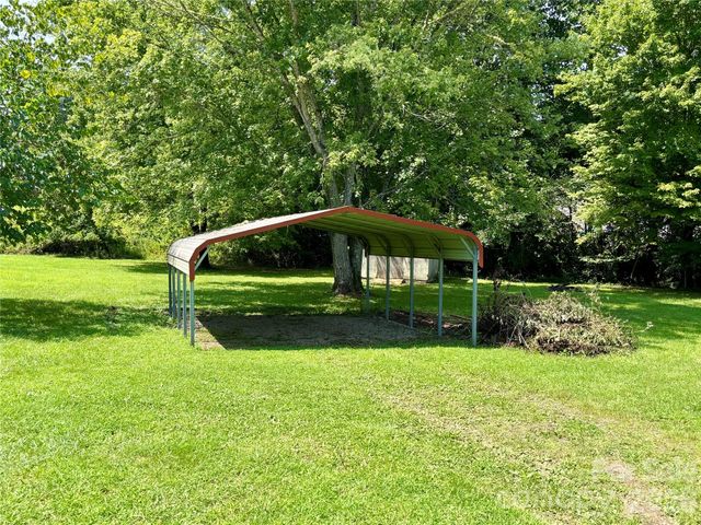 72 S Greenleaf Road, Hendersonville, NC 28739