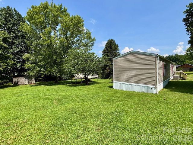 72 S Greenleaf Road, Hendersonville, NC 28739