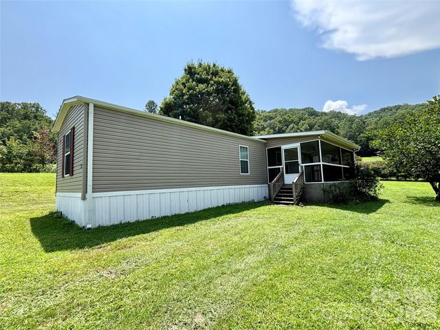 72 S Greenleaf Road, Hendersonville, NC 28739