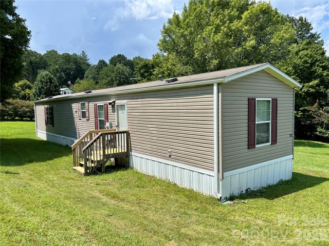 72 S Greenleaf Road, Hendersonville, NC 28739