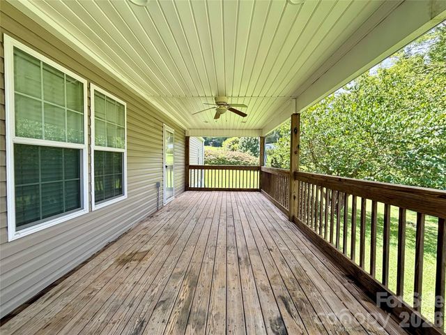 72 S Greenleaf Road, Hendersonville, NC 28739