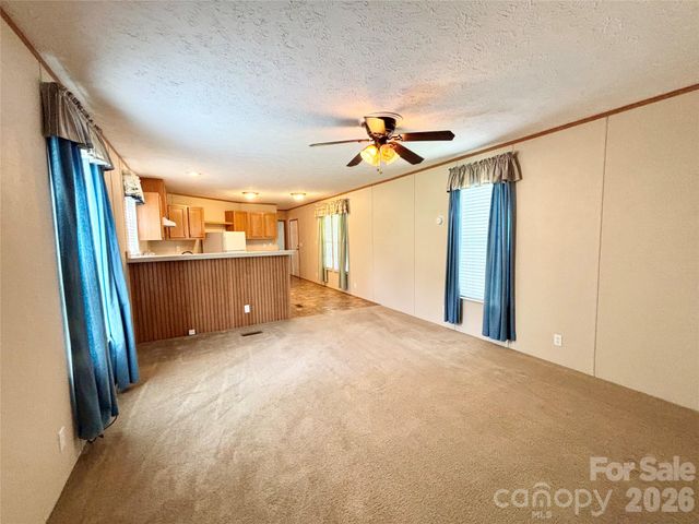 72 S Greenleaf Road, Hendersonville, NC 28739