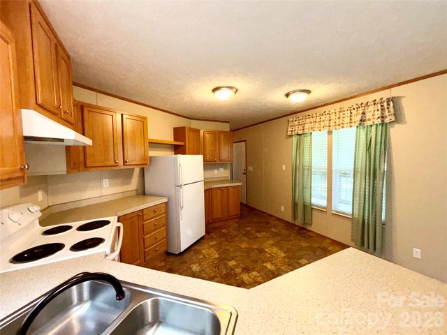 72 S Greenleaf Road, Hendersonville, NC 28739