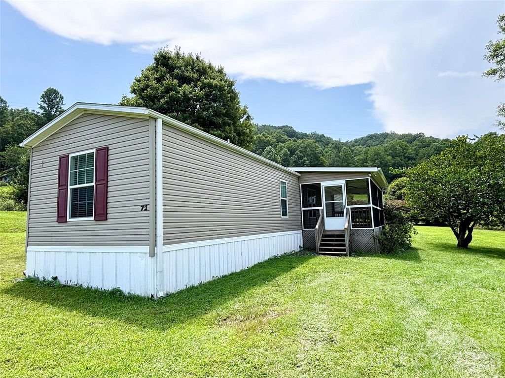 72 S Greenleaf Road, Hendersonville, NC 28739