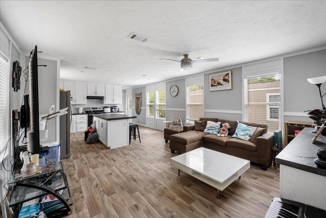 117 Royal ST, Taylor, TX 76574