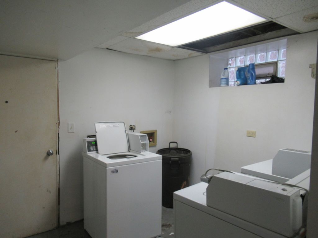 Image 11 of property listing at 5740 S ARCHER Avenue, Chicago, IL 60638