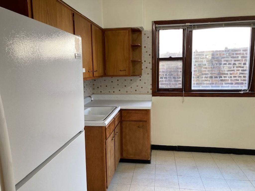 Image 5 of property listing at 5740 S ARCHER Avenue, Chicago, IL 60638