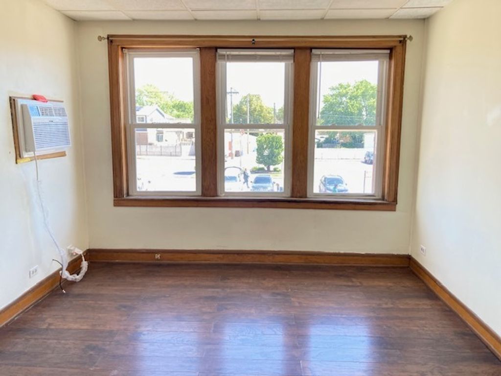 Image 6 of property listing at 5740 S ARCHER Avenue, Chicago, IL 60638