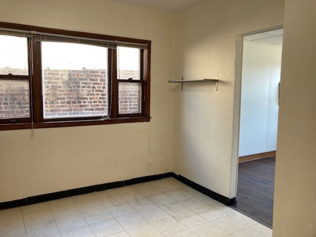 Image 7 of property listing at 5740 S ARCHER Avenue, Chicago, IL 60638
