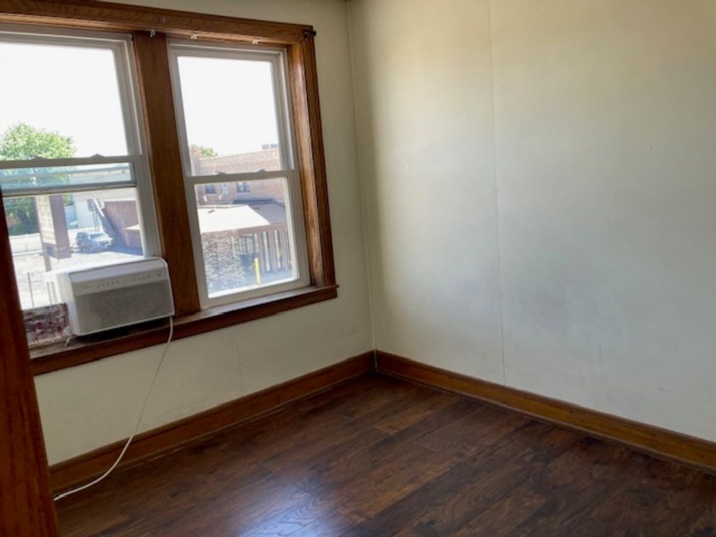 Image 9 of property listing at 5740 S ARCHER Avenue, Chicago, IL 60638