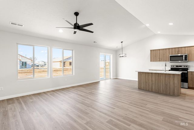 14128 Shiny Spruce St, Caldwell, ID 83607