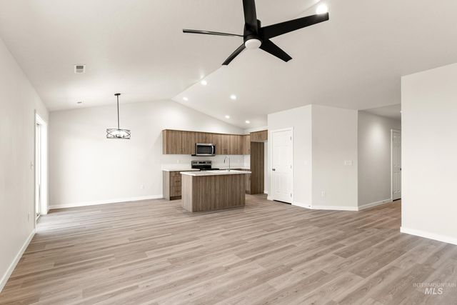 14128 Shiny Spruce St, Caldwell, ID 83607