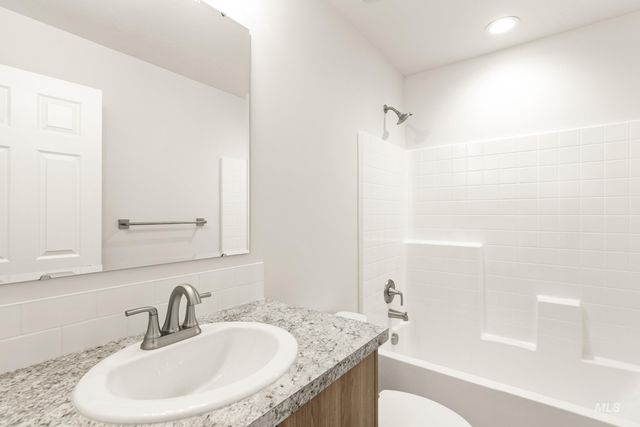 14128 Shiny Spruce St, Caldwell, ID 83607