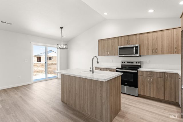 14128 Shiny Spruce St, Caldwell, ID 83607