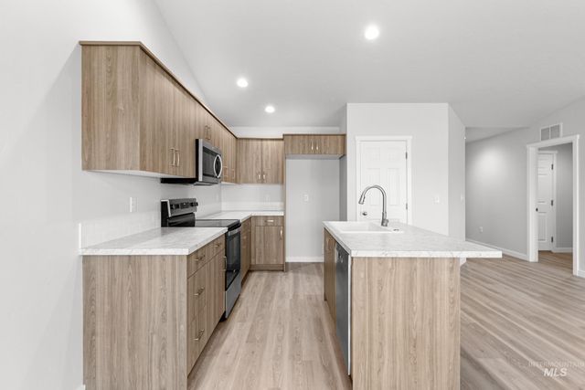 14128 Shiny Spruce St, Caldwell, ID 83607