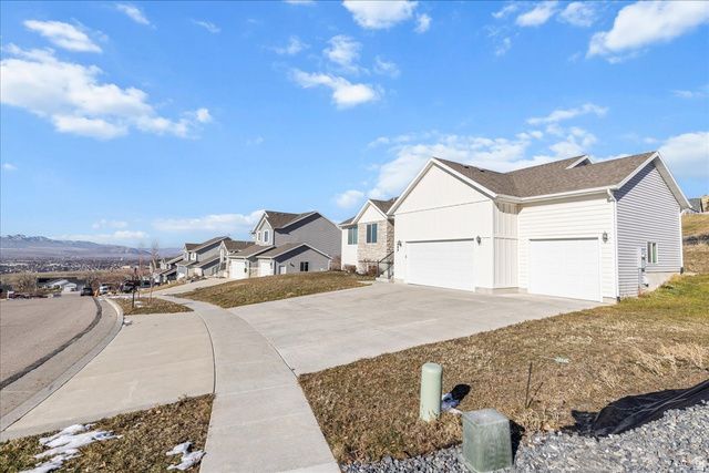 889 E 600 N, Hyde Park, UT 84318