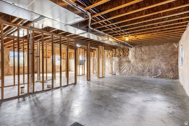 889 E 600 N, Hyde Park, UT 84318