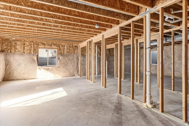 889 E 600 N, Hyde Park, UT 84318