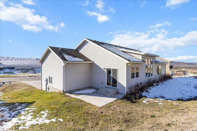 889 E 600 N, Hyde Park, UT 84318