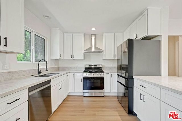 22457 Clarendon St, Los Angeles, CA 91367